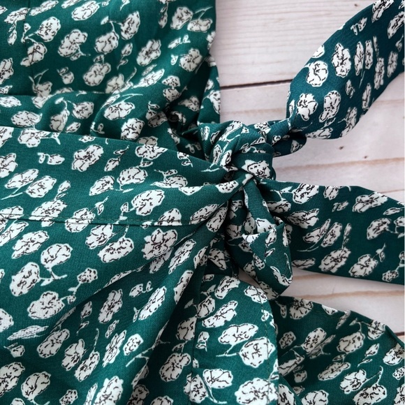Hello Molly Walk On Faith Dress in Green And White Floral
Size XS - Picture 13 of 15